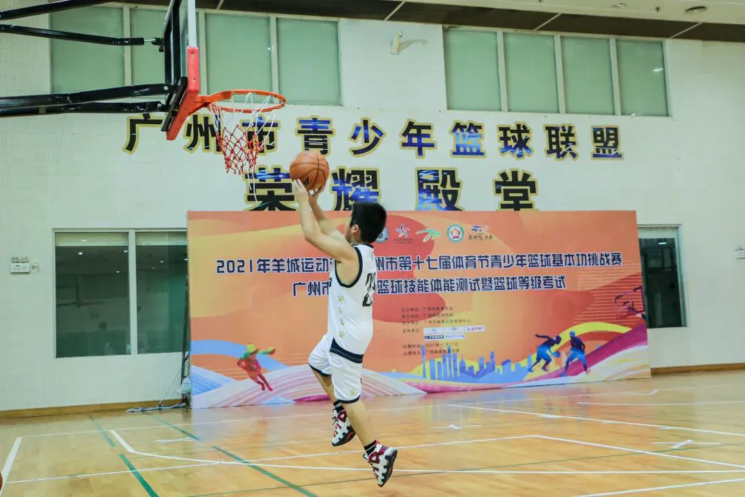 篮球老将如何通过瑜伽提升柔韧性_0